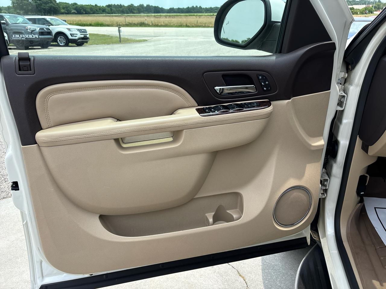 GMC Yukon XL AWD 4dr Denali 2014