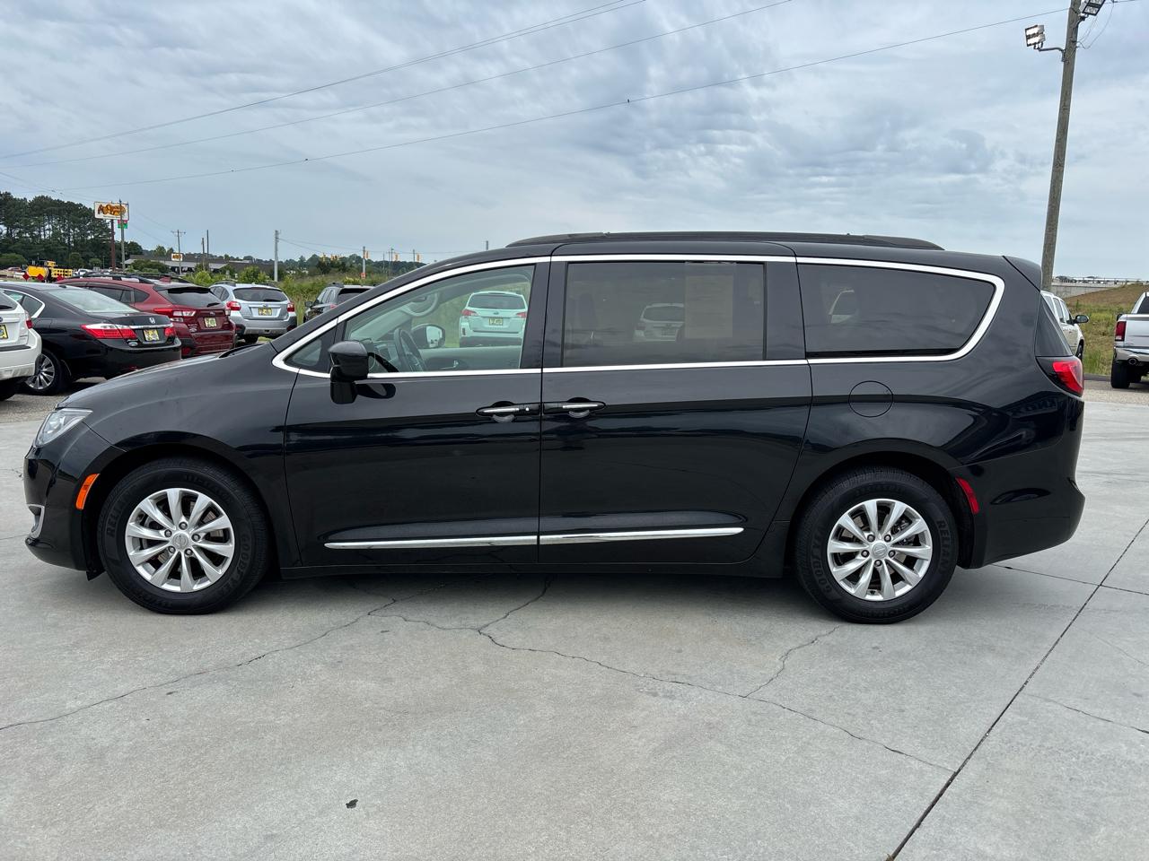 Chrysler Pacifica Touring-L FWD 2017