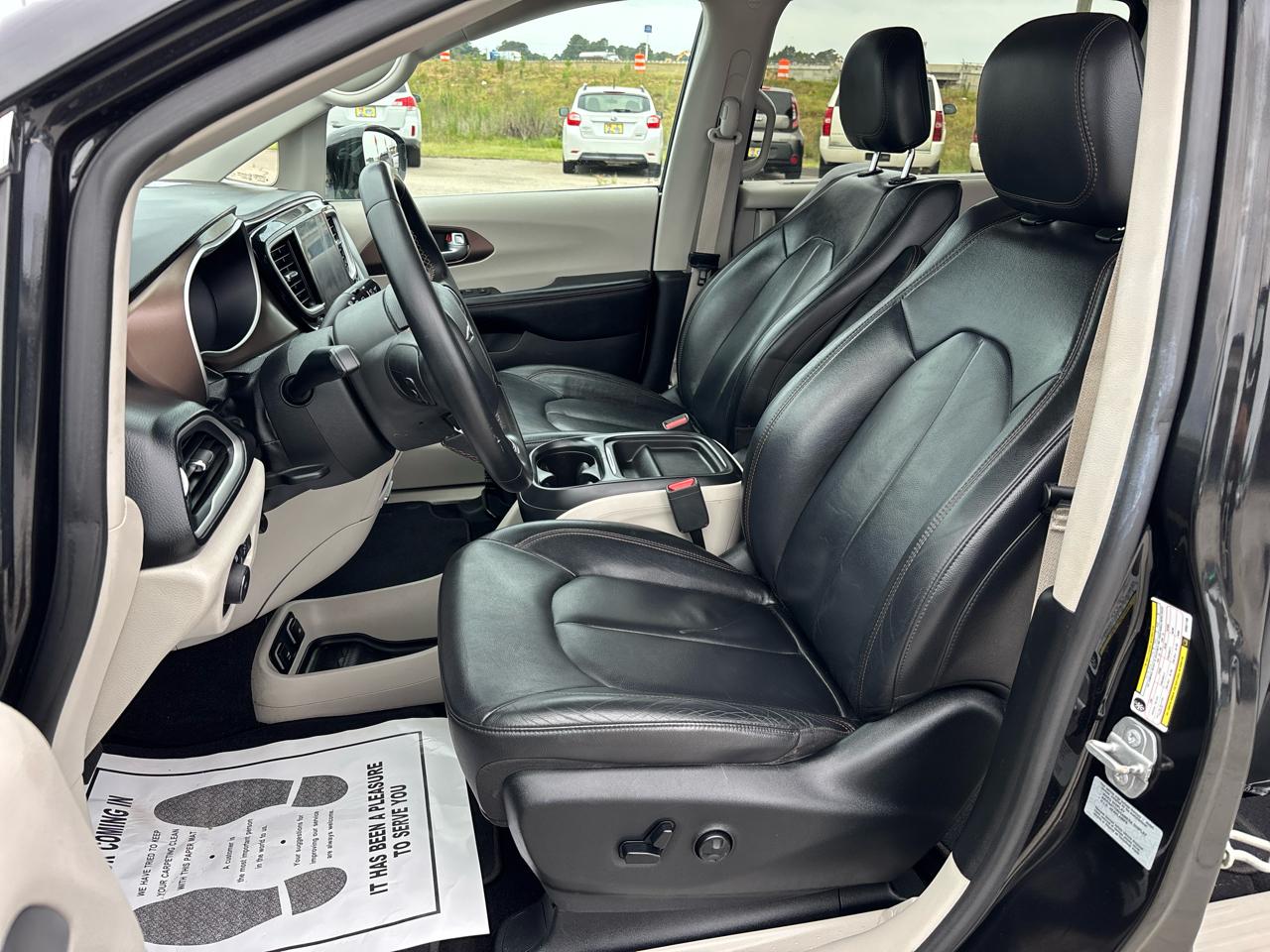 Chrysler Pacifica Touring-L FWD 2017