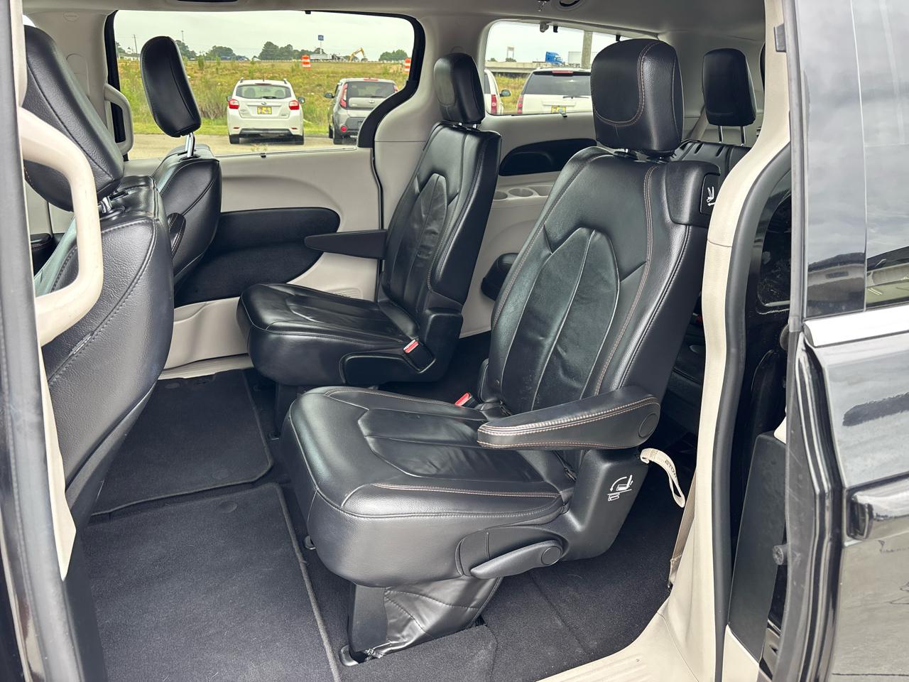 Chrysler Pacifica Touring-L FWD 2017
