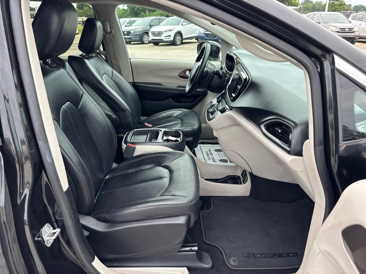 Chrysler Pacifica Touring-L FWD 2017