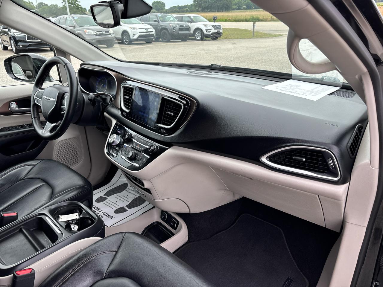 Chrysler Pacifica Touring-L FWD 2017