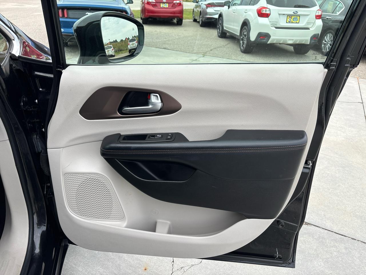 Chrysler Pacifica Touring-L FWD 2017