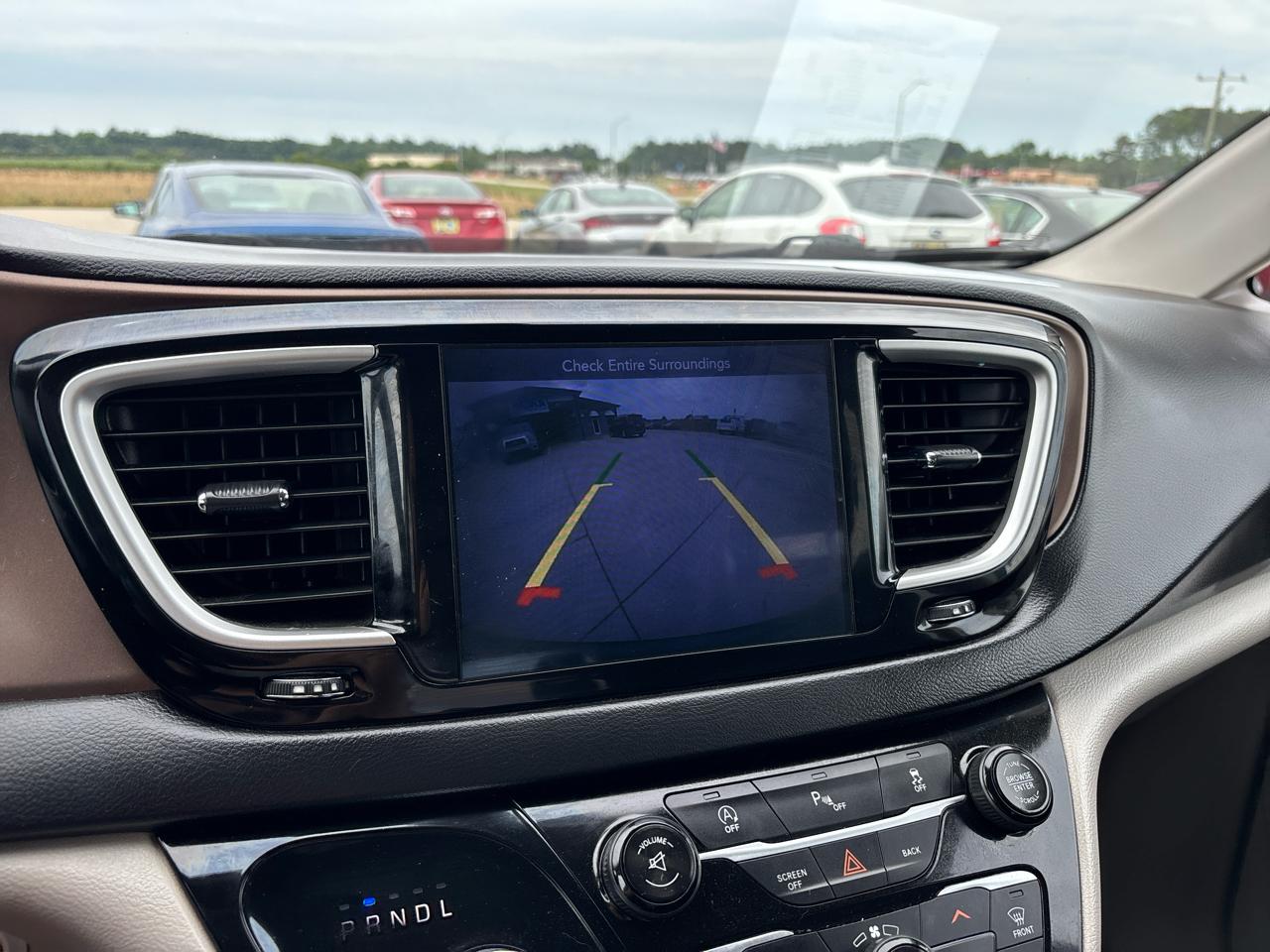 Chrysler Pacifica Touring-L FWD 2017