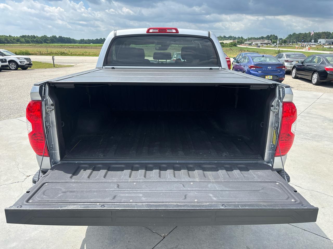 Toyota Tundra 4WD SR5 CrewMax 5.5' Bed 5.7L FFV (Natl) 2019