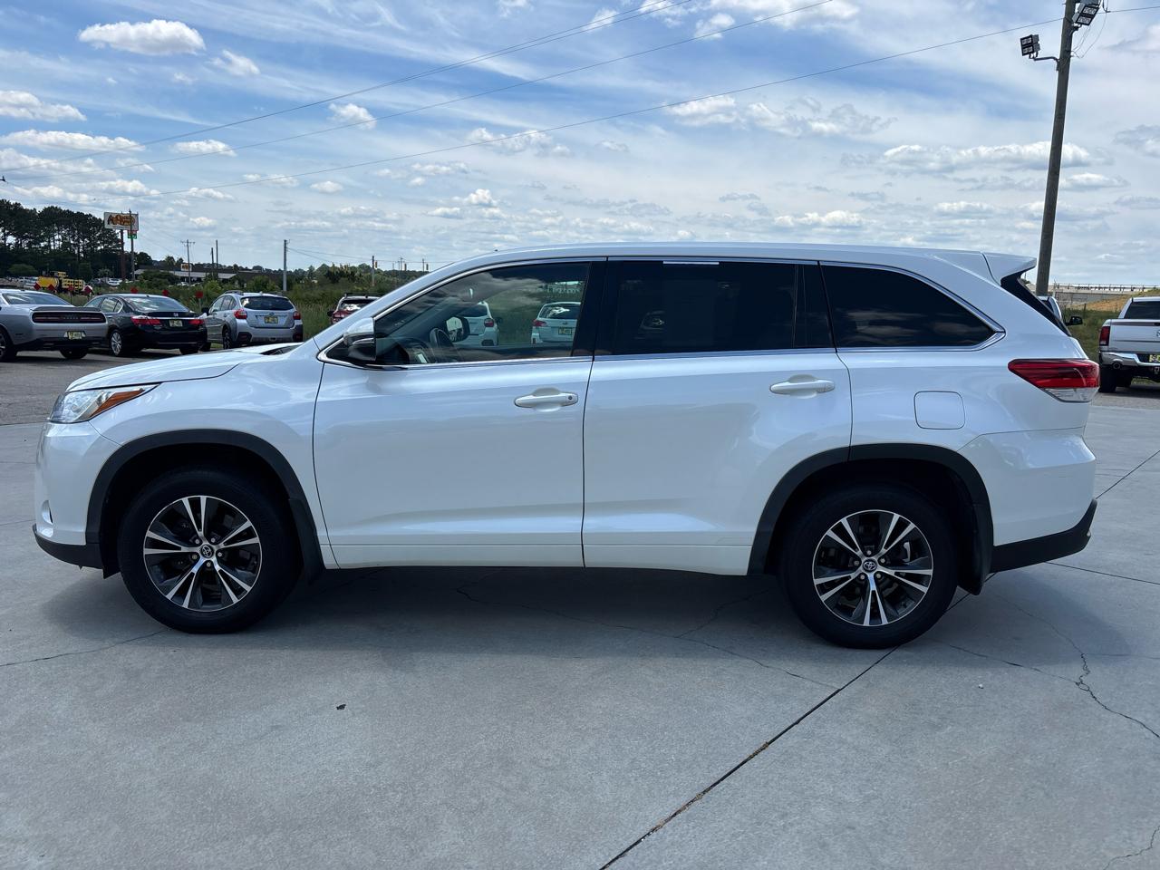 Toyota Highlander LE V6 AWD (Natl) 2018