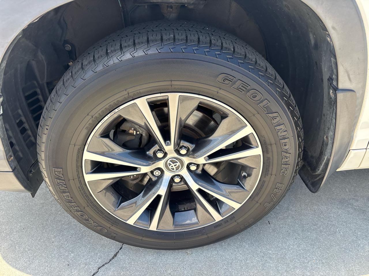 Toyota Highlander LE V6 AWD (Natl) 2018