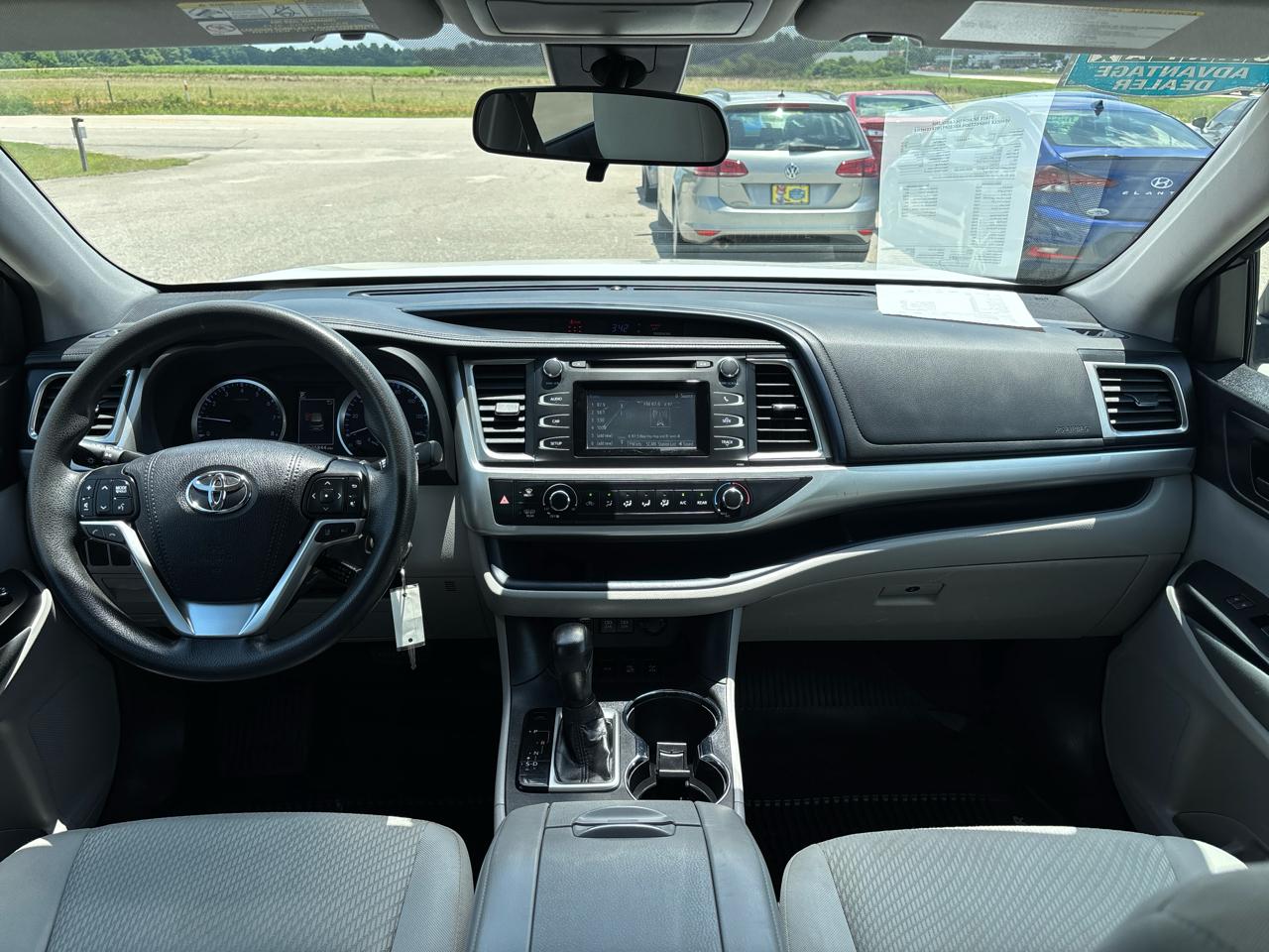 Toyota Highlander LE V6 AWD (Natl) 2018
