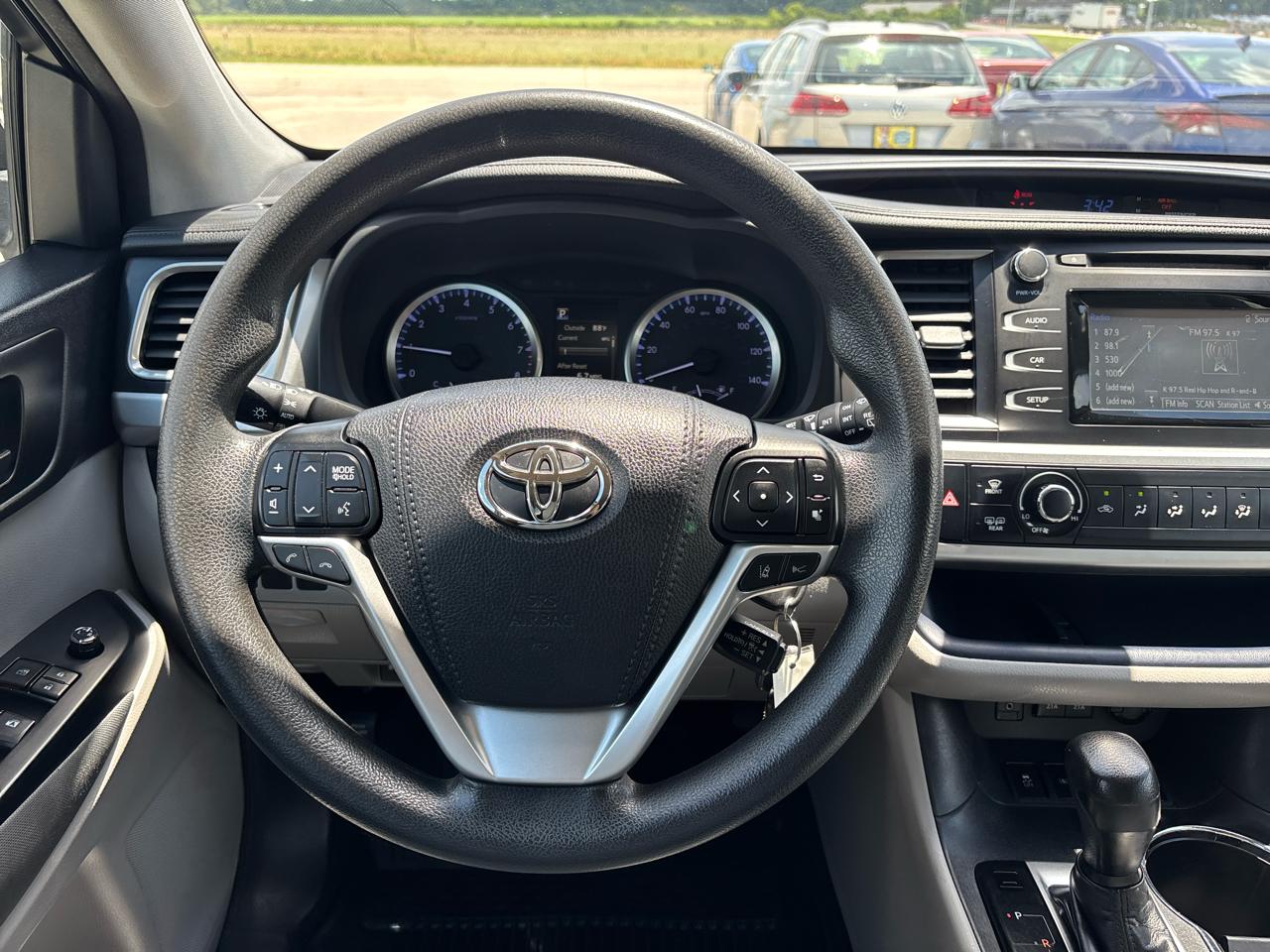 Toyota Highlander LE V6 AWD (Natl) 2018