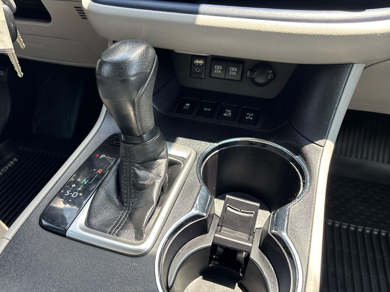 Toyota Highlander LE V6 AWD (Natl) 2018