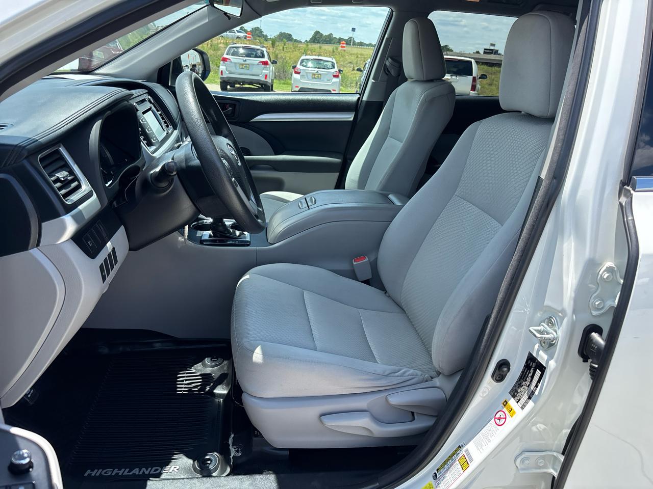 Toyota Highlander LE V6 AWD (Natl) 2018