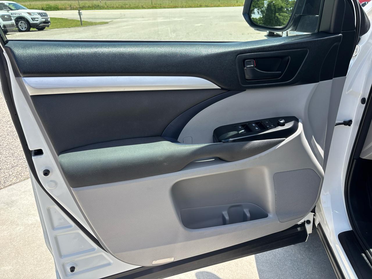 Toyota Highlander LE V6 AWD (Natl) 2018