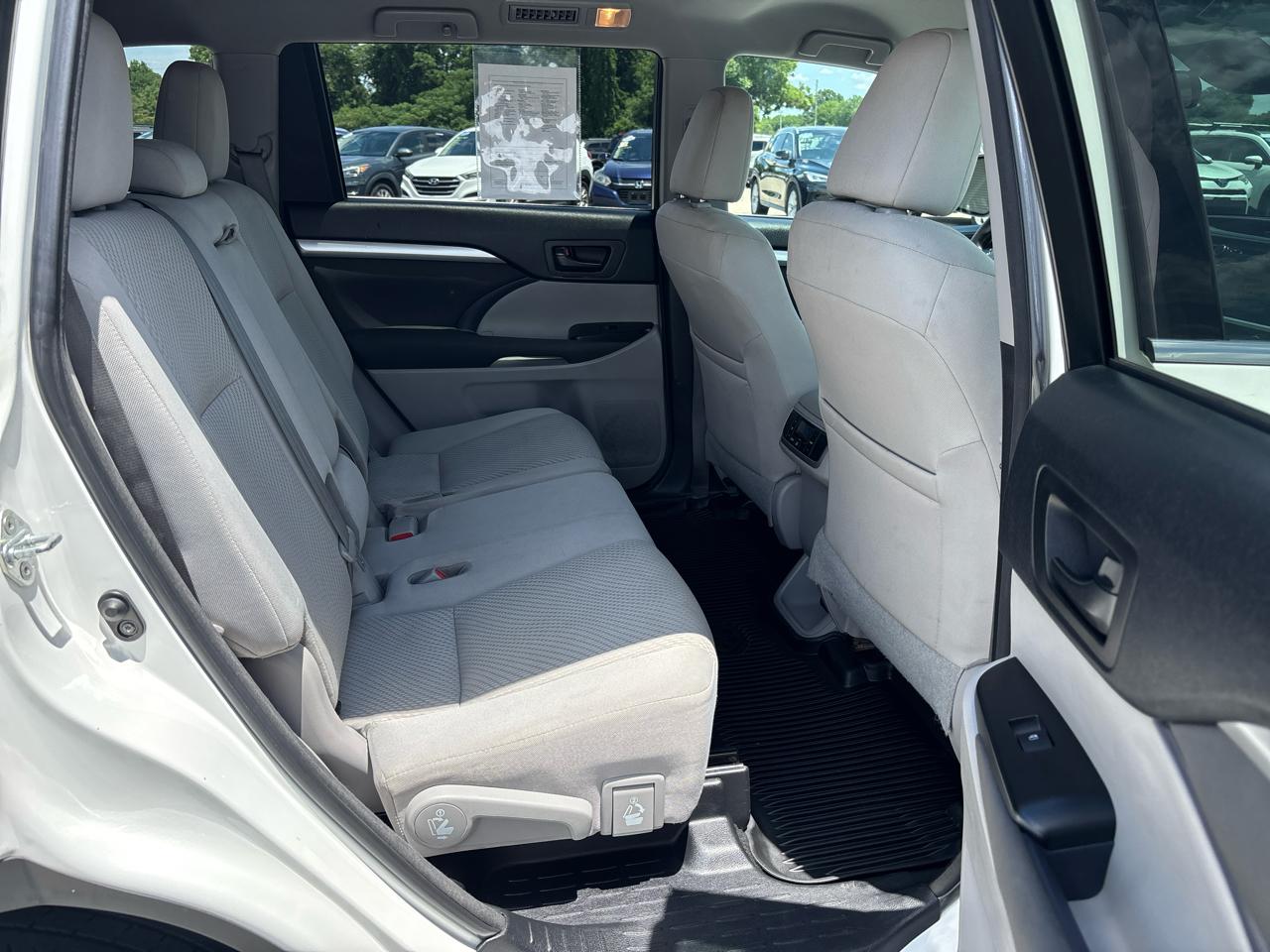 Toyota Highlander LE V6 AWD (Natl) 2018
