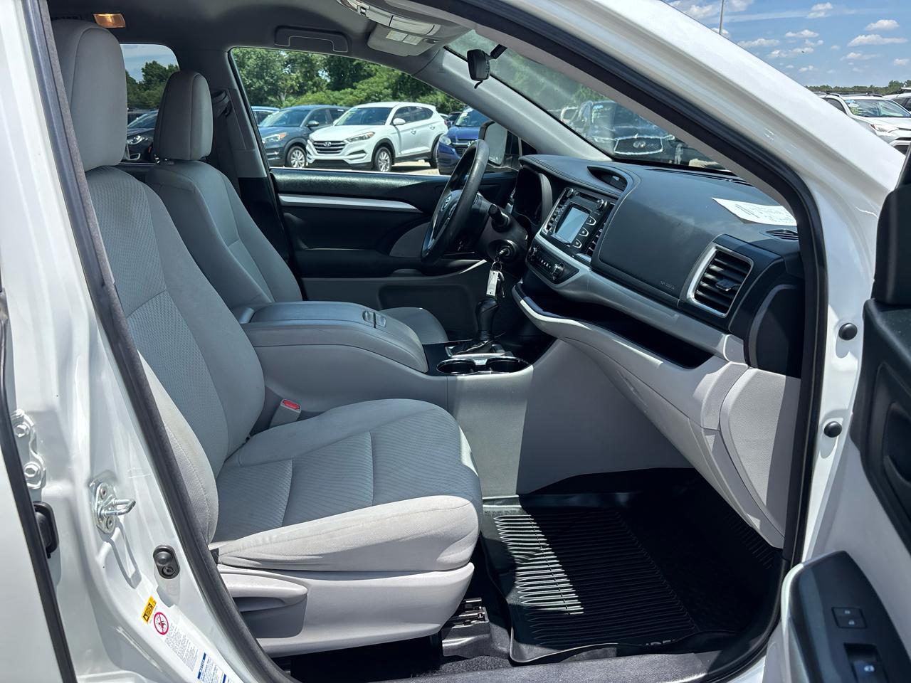 Toyota Highlander LE V6 AWD (Natl) 2018