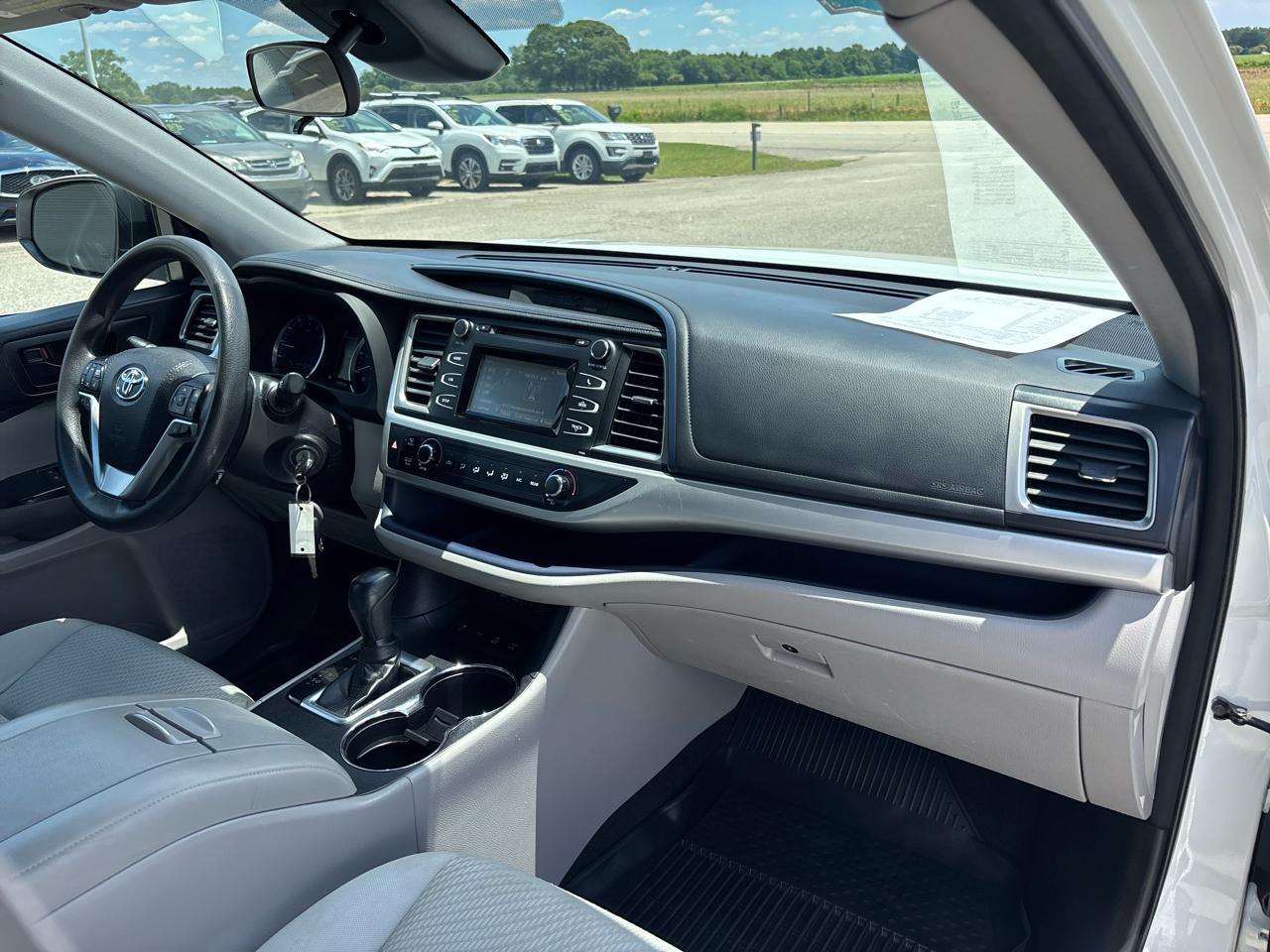 Toyota Highlander LE V6 AWD (Natl) 2018