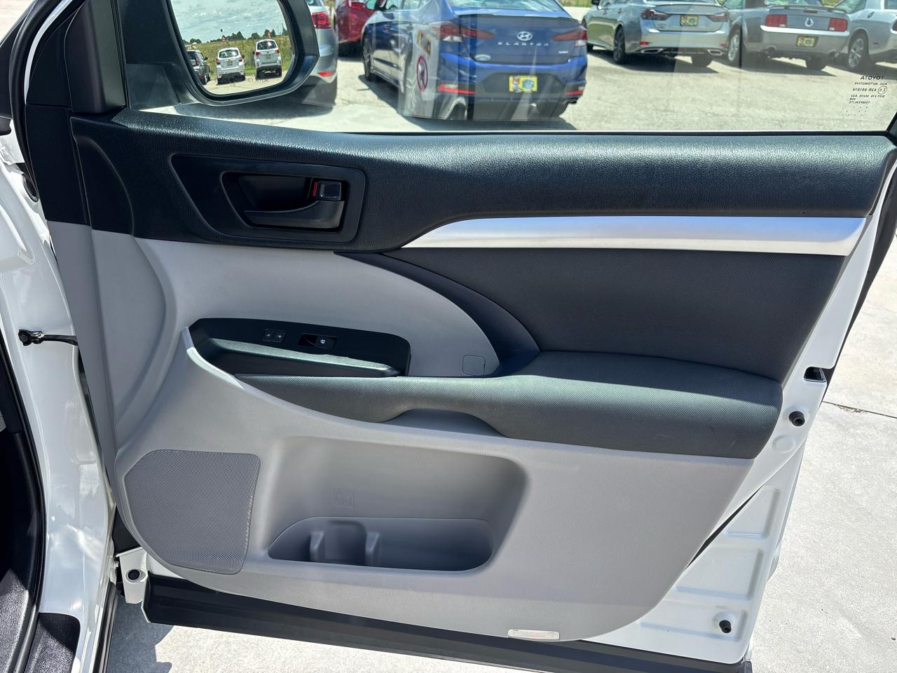 Toyota Highlander LE V6 AWD (Natl) 2018