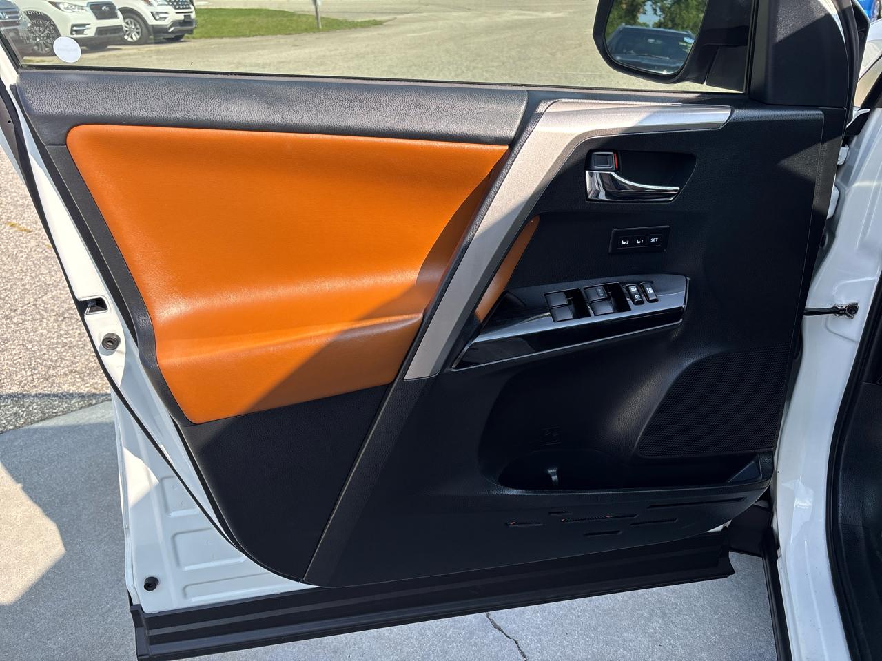 Toyota RAV4 Limited FWD (Natl) 2018