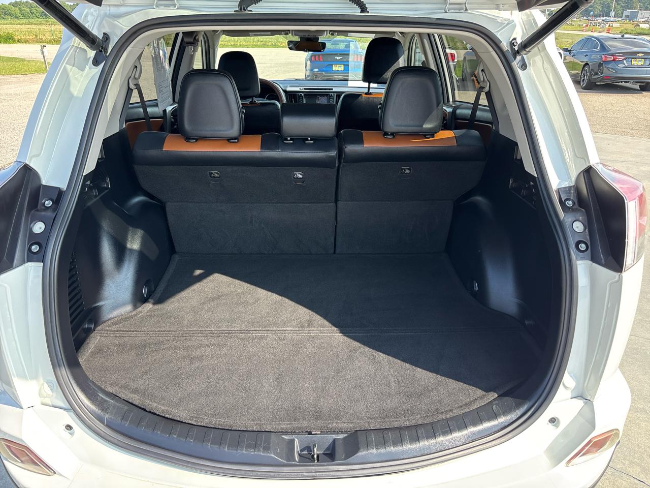 Toyota RAV4 Limited FWD (Natl) 2018