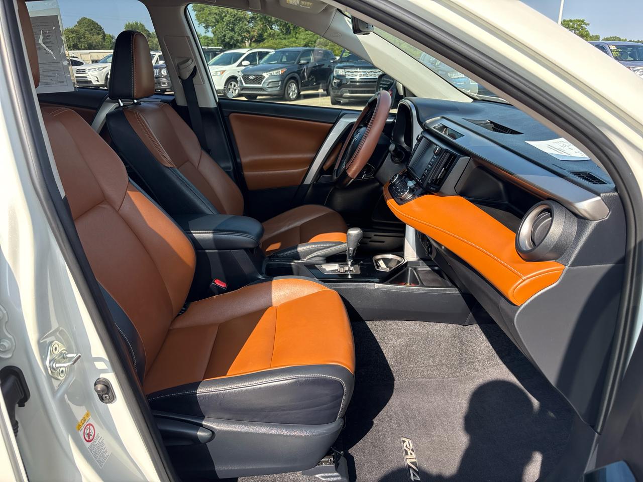 Toyota RAV4 Limited FWD (Natl) 2018