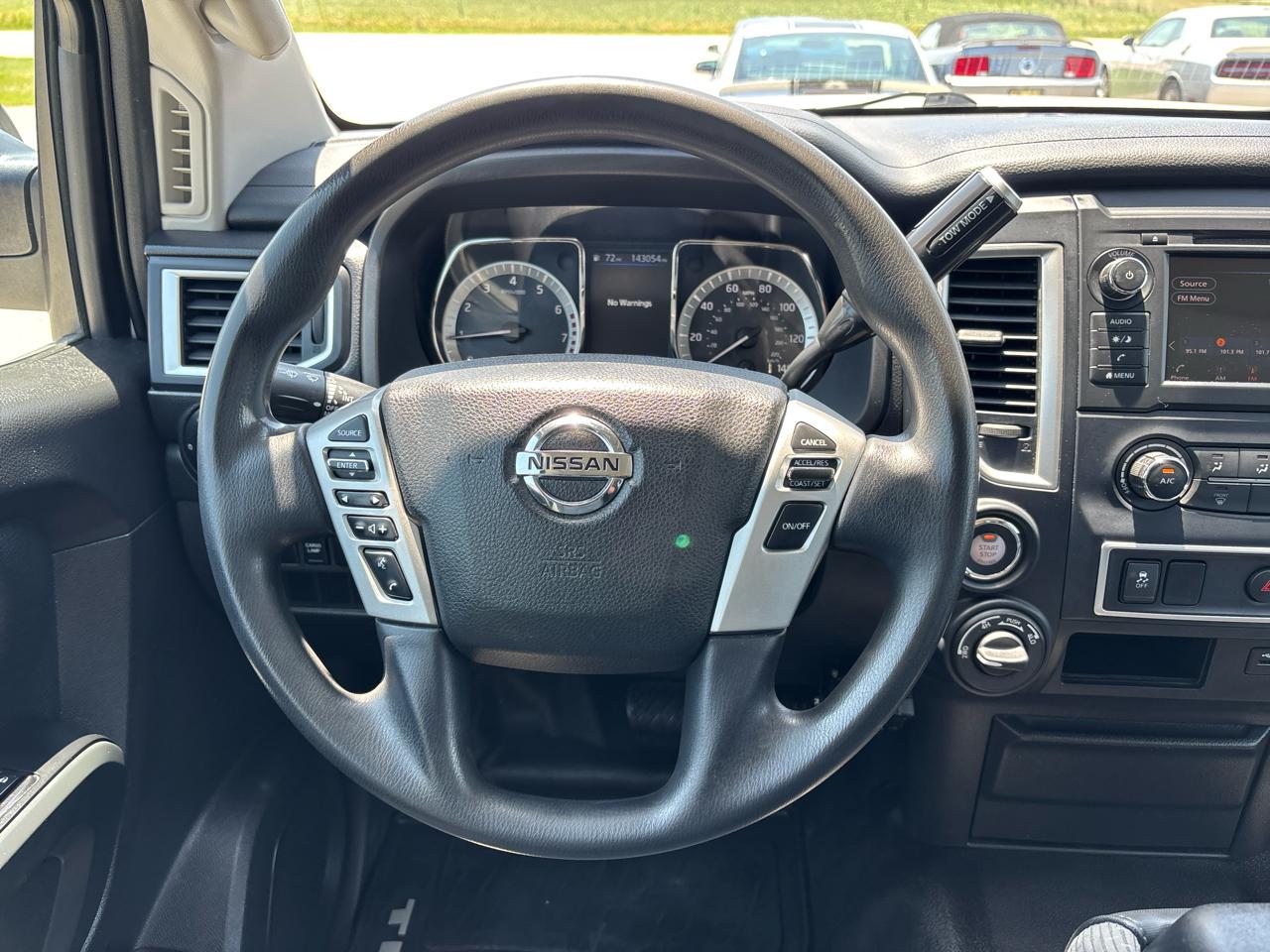Nissan Titan 4x4 Crew Cab S 2019