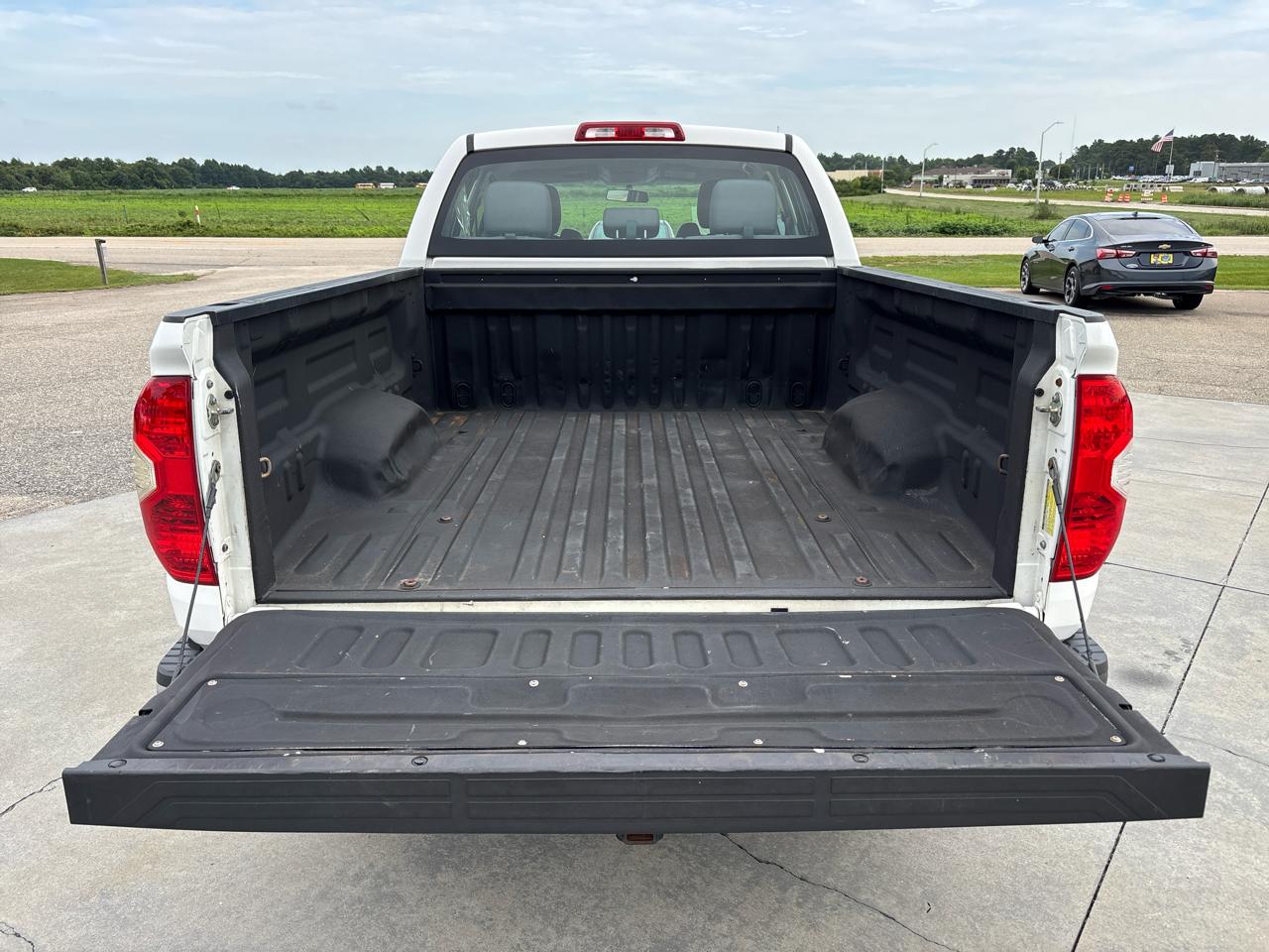 Toyota Tundra 2WD Truck Double Cab 4.6L V8 6-Spd AT SR5 (Natl) 2016