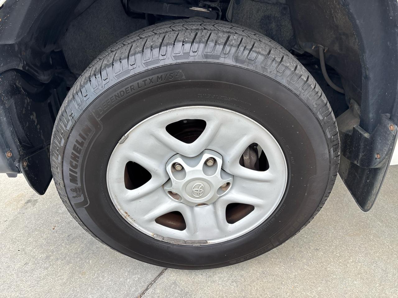 Toyota Tundra 2WD Truck Double Cab 4.6L V8 6-Spd AT SR5 (Natl) 2016