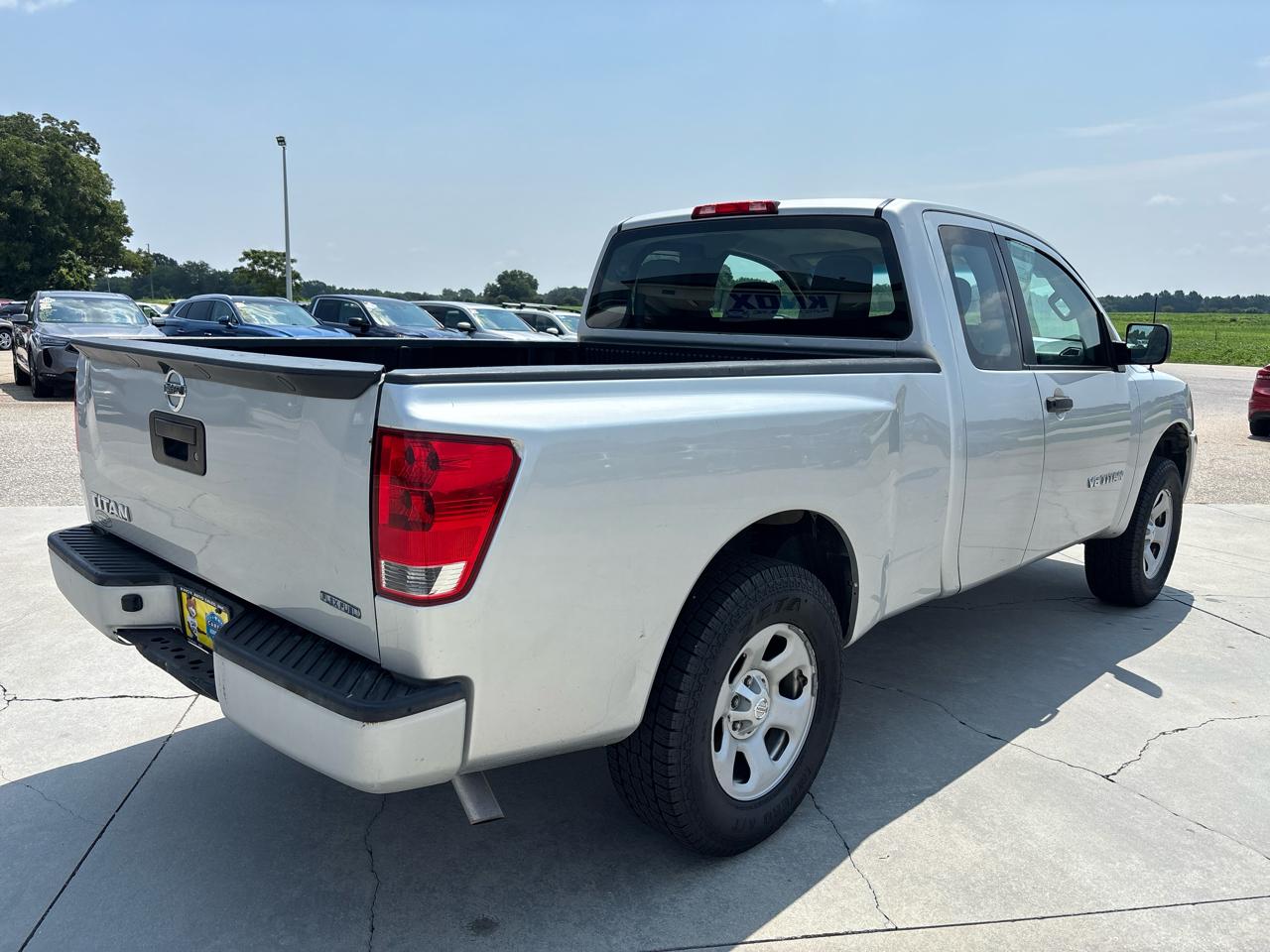 Nissan Titan 2WD King Cab SWB SV 2014
