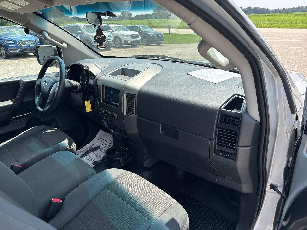 Nissan Titan 2WD King Cab SWB SV 2014