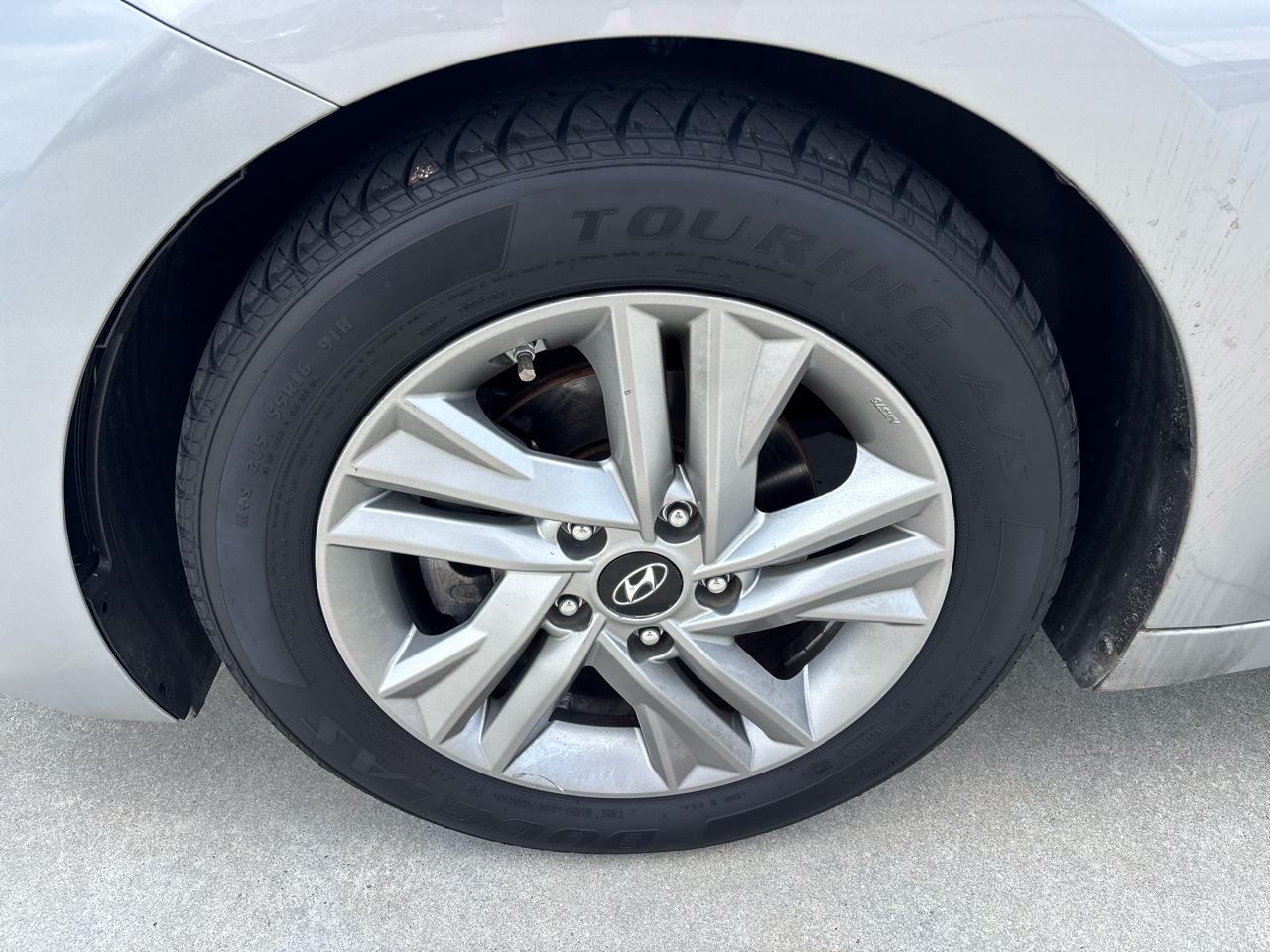 Hyundai Elantra SEL IVT 2020
