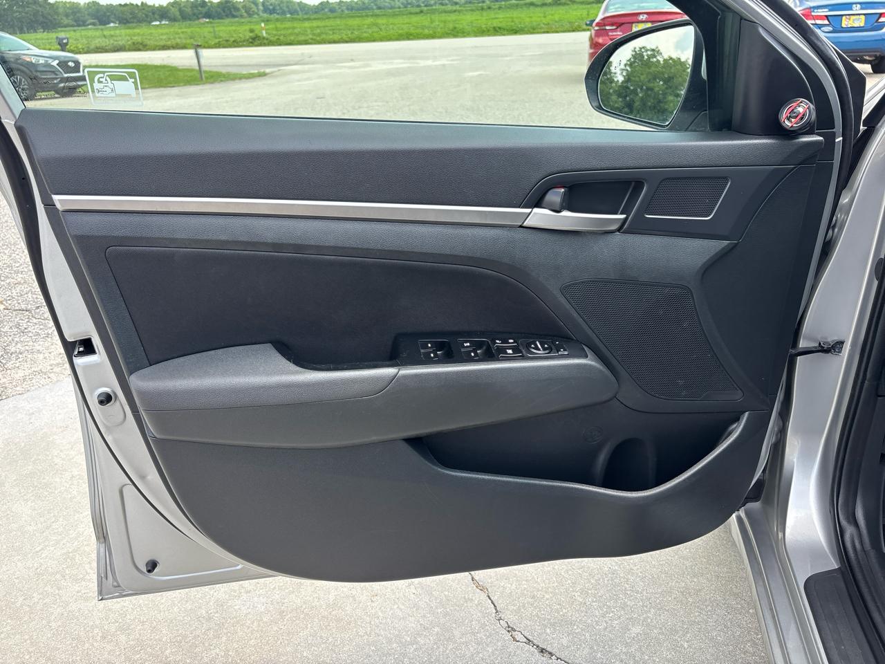 Hyundai Elantra SEL IVT 2020