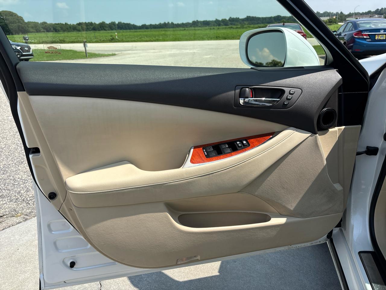 Lexus ES 350 4dr Sdn 2010