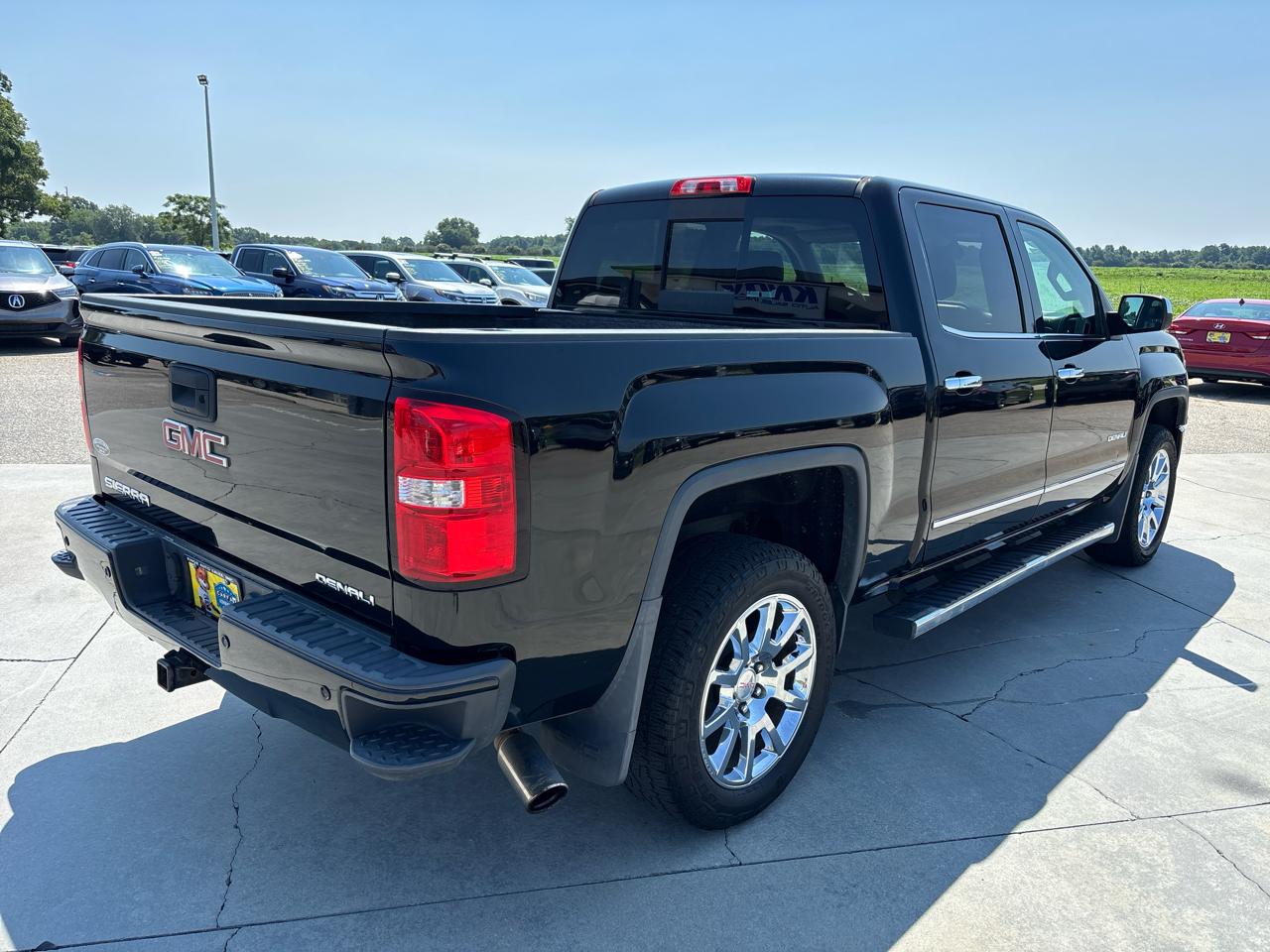GMC Sierra 1500 4WD Crew Cab 143.5" Denali 2014