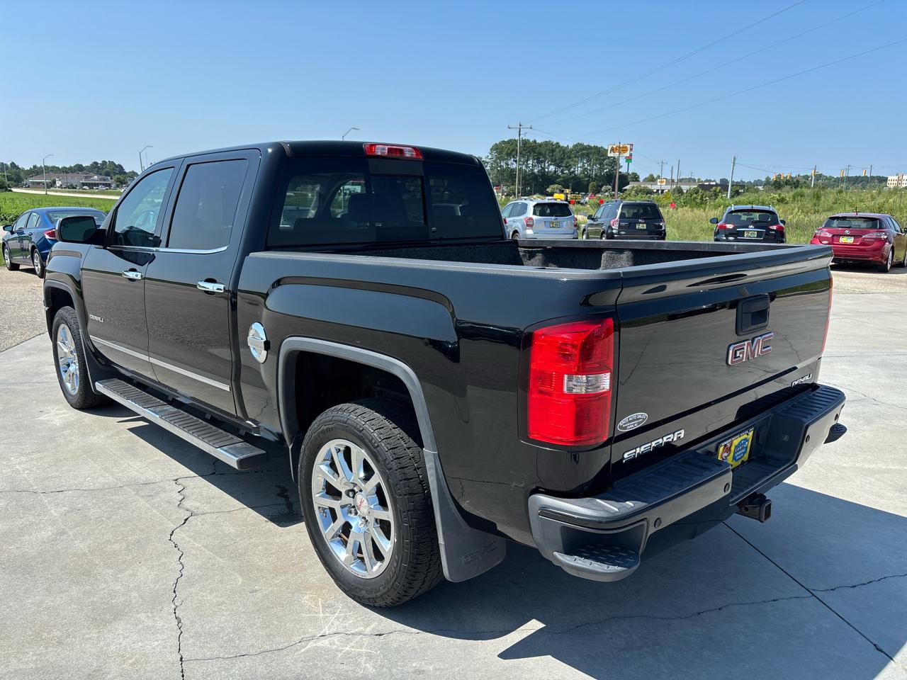 GMC Sierra 1500 4WD Crew Cab 143.5" Denali 2014