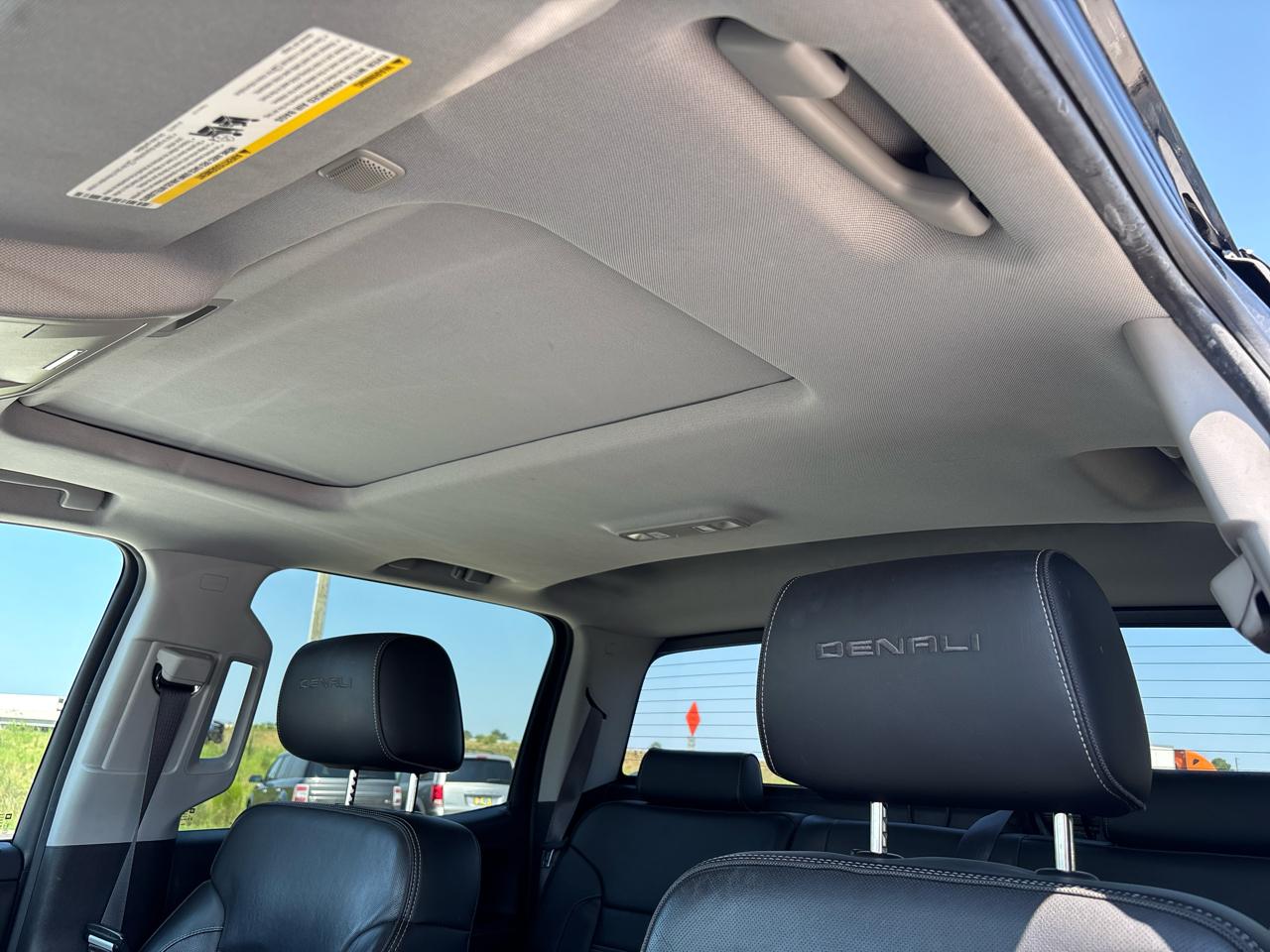 GMC Sierra 1500 4WD Crew Cab 143.5" Denali 2014