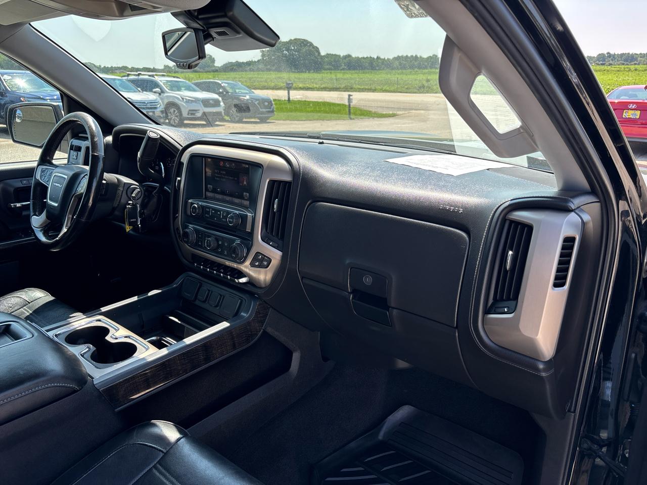 GMC Sierra 1500 4WD Crew Cab 143.5" Denali 2014