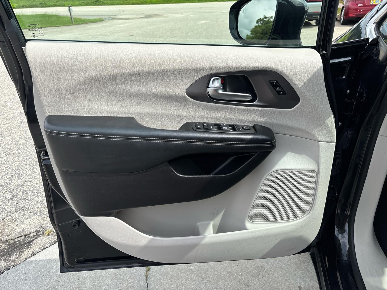 Chrysler Pacifica Touring L FWD 2022