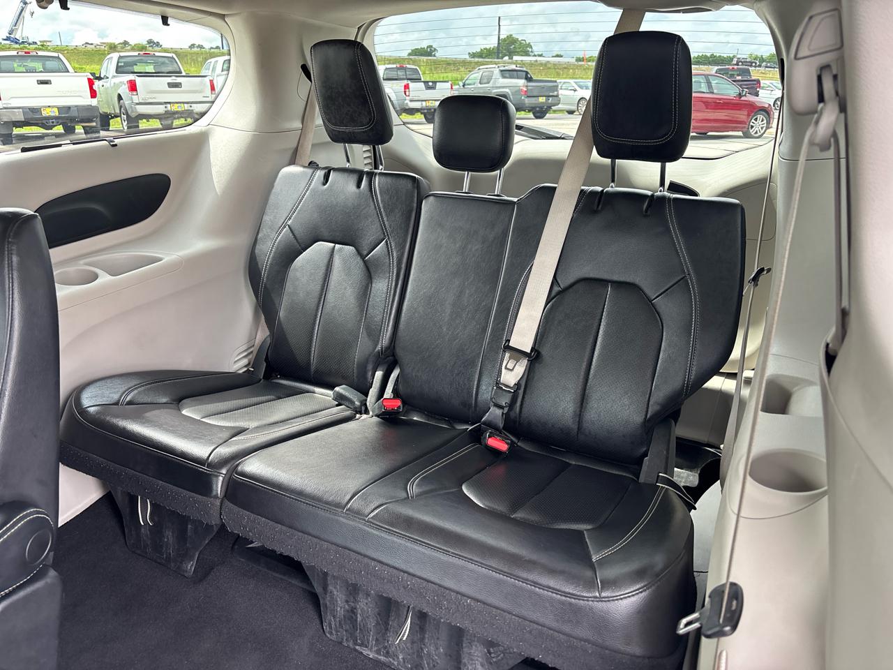 Chrysler Pacifica Touring L FWD 2022
