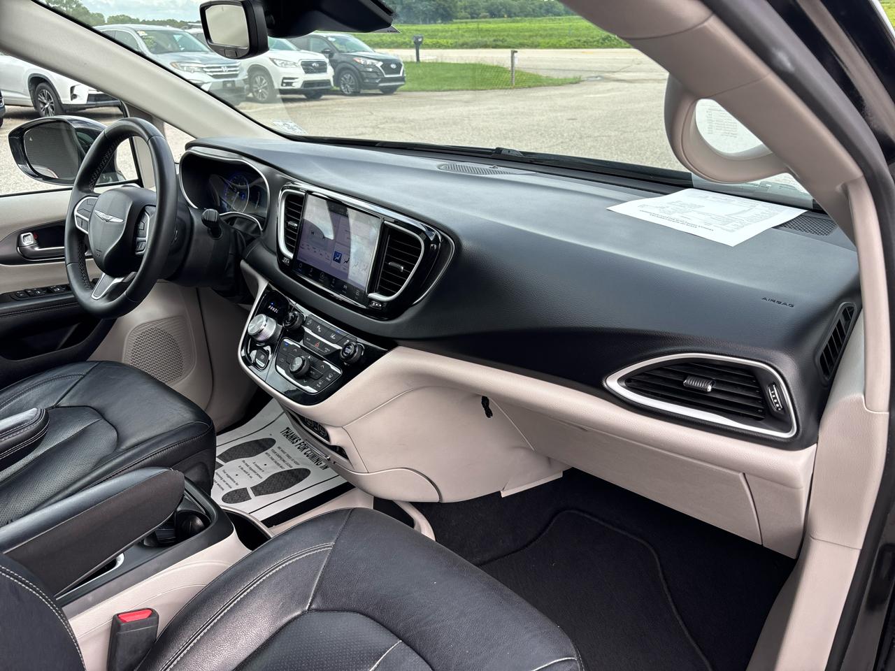 Chrysler Pacifica Touring L FWD 2022
