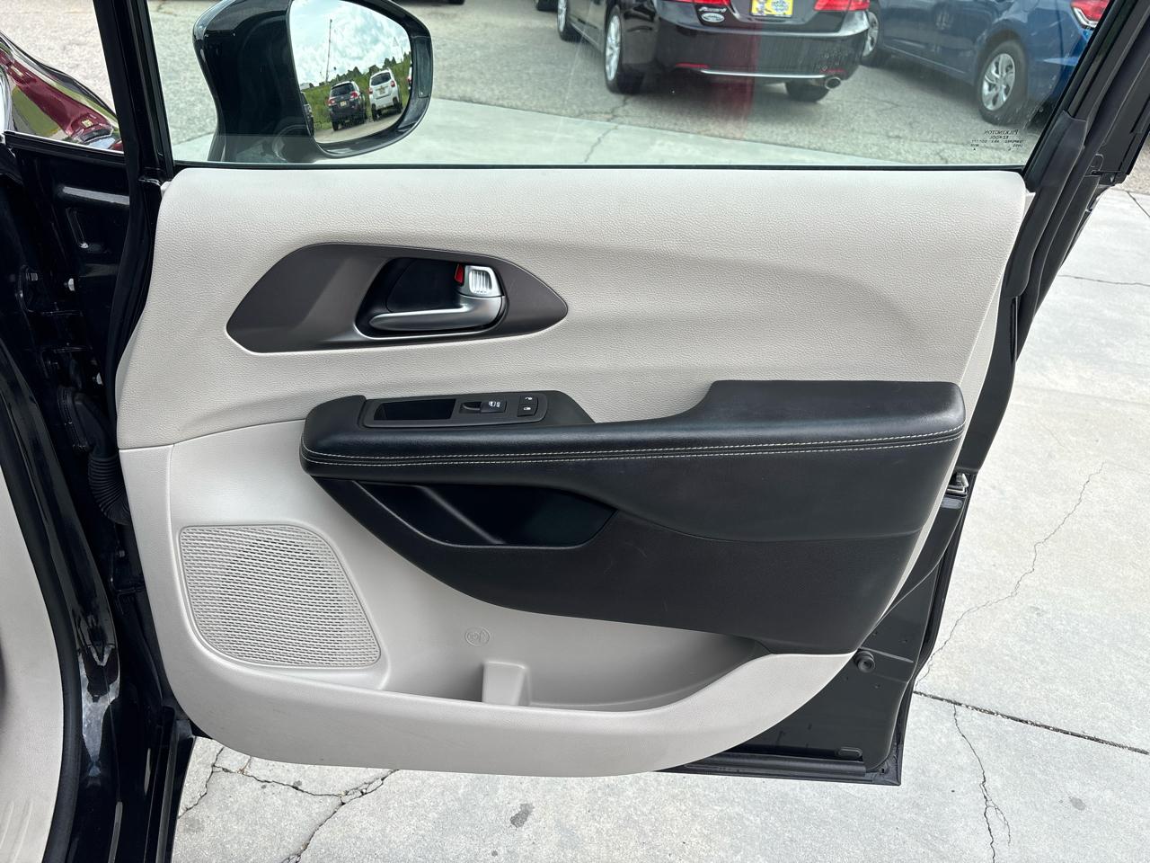 Chrysler Pacifica Touring L FWD 2022