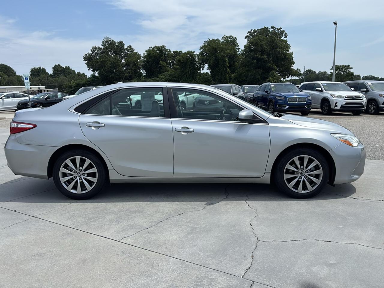 Toyota Camry 4dr Sedan XLE V6 Auto 2016
