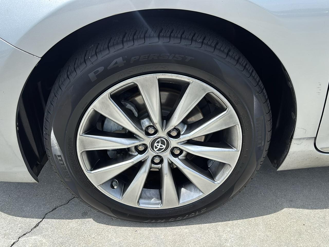 Toyota Camry 4dr Sedan XLE V6 Auto 2016