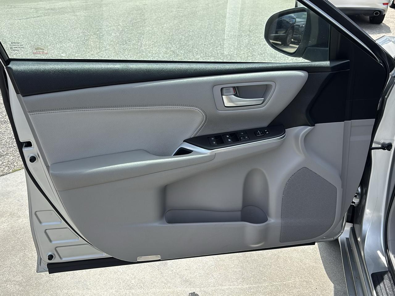 Toyota Camry 4dr Sedan XLE V6 Auto 2016