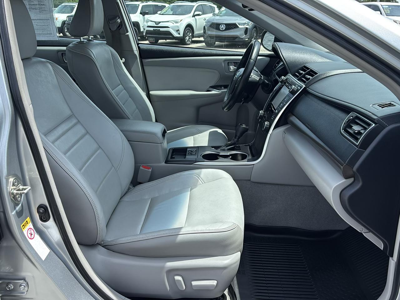 Toyota Camry 4dr Sedan XLE V6 Auto 2016