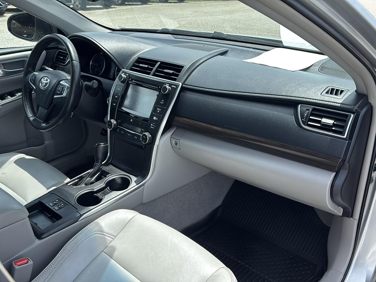 Toyota Camry 4dr Sedan XLE V6 Auto 2016