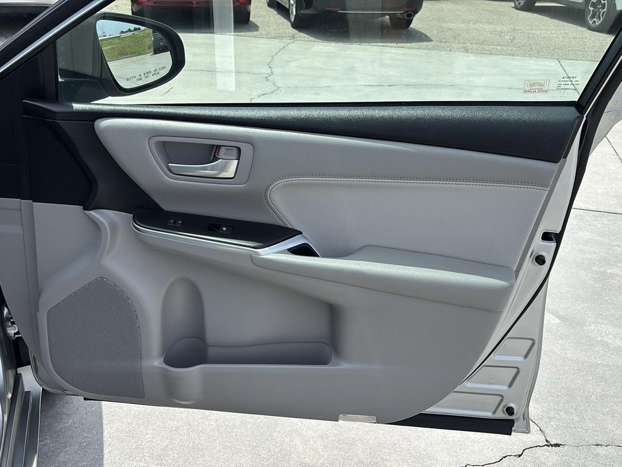 Toyota Camry 4dr Sedan XLE V6 Auto 2016