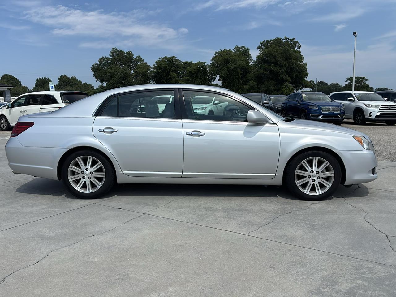 Toyota Avalon 4dr Sdn Limited (Natl) 2009