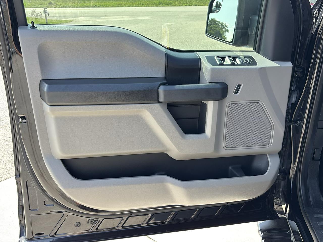 Ford F-150 4WD SuperCrew 145" STX 2019