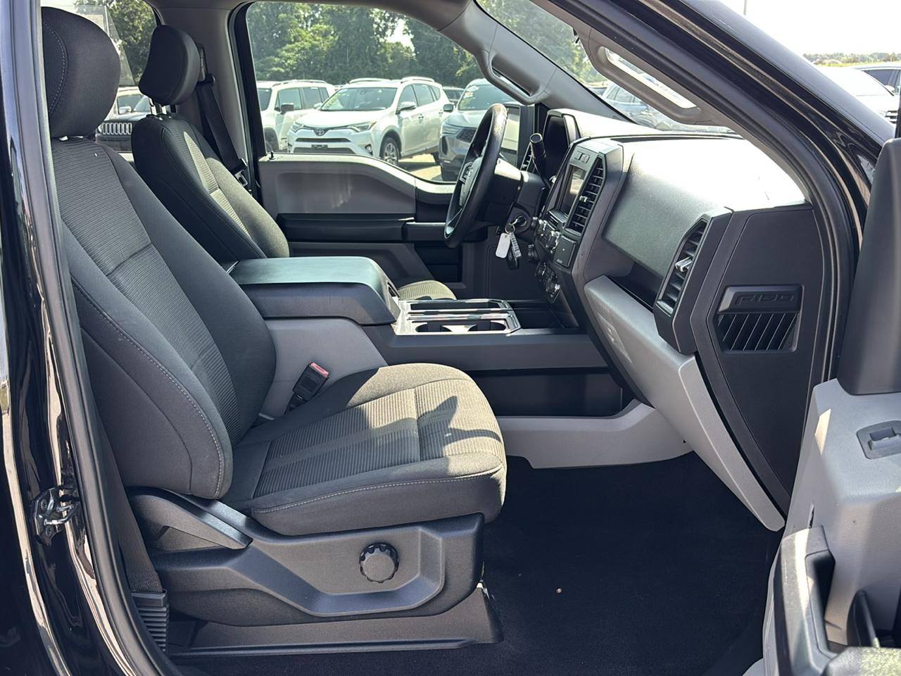 Ford F-150 4WD SuperCrew 145" STX 2019