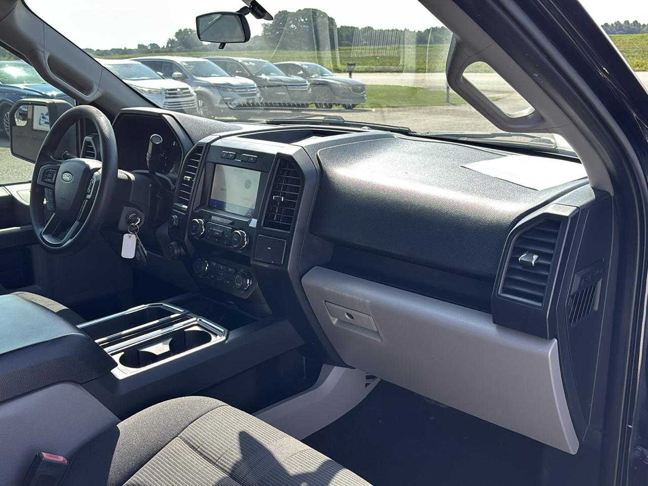 Ford F-150 4WD SuperCrew 145" STX 2019