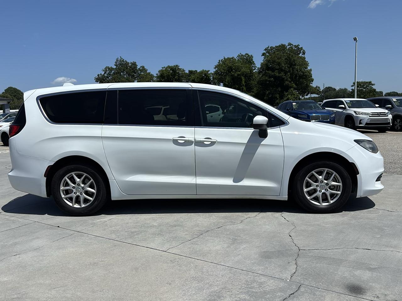 Chrysler Pacifica LX FWD 2017